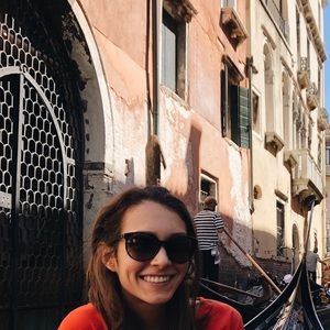 Meet your Posher, Chloe